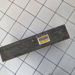 Caisse en bois et Insigne peint
