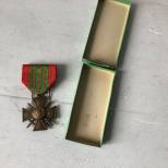 Croix de guerre 1939 et boitier 