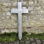 Croix Tombale Allièe en métal gris 