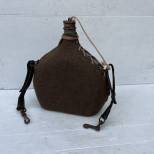 Gourde individuelle Mdle 1935 Drap kaki , sanglons cuir 