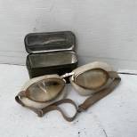 Lunettes Mdle 1938 troupe motorisée et boitier métallique
