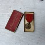 Médaille Verdun et boitier 