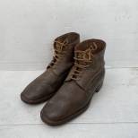 Paire de Brodequins cloutés modèle 1917 cuir fauve