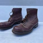 Paire de brodequins cloutés officier cuir marron 
