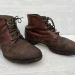 WH Paire de brodequins troupe cloutés cuir marron