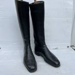 SS Paire de bottes officier cuir noir et embouchoirs bois 