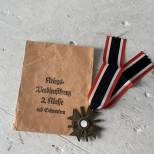 WH Croix de Mérite 2ème classe 1939 et Glaives et Sachet