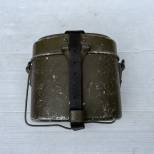 WH Gamelle individuelle Mdle 1931 alu peint vert olive et sangle cuir 