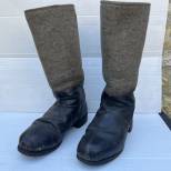 WH Paire de bottes cloutées Grand froid feutre et cuir noir 