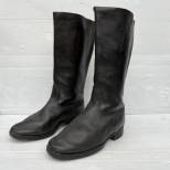 WH Paire de bottes cloutées troupe cuir noir 