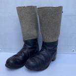 WH Paire de bottes grand froid , feutre et cuir noir et marron 