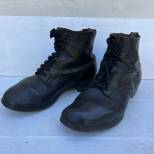 WH Paire de brodequins réglementaires cuir noir 