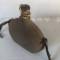 Gourde individuelle Mdle 1935 et sanglons cuir 