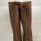 Paire de bottes cloutées à lacets officier en cuir marron 
