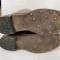 Paire de bottes cloutées à lacets officier en cuir marron 