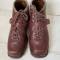 Paire de brodequins cloutés de montagne cuir brun rouge 