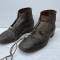 Paire de brodequins cloutés troupe Mdle 1917 cuir marron 