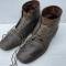 Paire de brodequins cloutés troupe Mdle 1917 cuir marron 