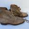 Paire de brodequins cloutés troupe Mdle 1917 cuir retourné fauve 