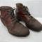 WH Paire de brodequins troupe cloutés cuir marron