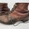 WH Paire de brodequins troupe cloutés cuir marron