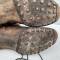 WH Paire de brodequins troupe cloutés cuir marron
