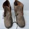 Paire de brodequins Troupe Mdle 1917 cloutés cuir fauve 
