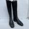 SS Paire de bottes officier cuir noir et embouchoirs bois 