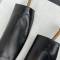 SS Paire de bottes officier cuir noir et embouchoirs bois 