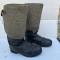 WH Paire de bottes cloutées Grand froid feutre et cuir noir 