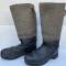 WH Paire de bottes cloutées Grand froid feutre et cuir noir 