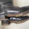 WH Paire de bottes cloutées officier cuir noir 