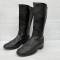 WH Paire de bottes cloutées troupe cuir noir 