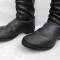 WH Paire de bottes cloutées troupe cuir noir 