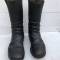 WH Paire de bottes cloutées troupe cuir noir 