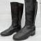 WH Paire de bottes cloutées troupe cuir noir 