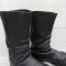 WH Paire de bottes cloutées troupe cuir noir 