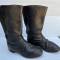 WH Paire de bottes troupe cloutées cuir noir 