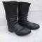 WH Paire de bottes troupe Cloutées cuir noir 