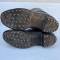 WH Paire de bottes troupe cloutées cuir noir 