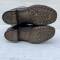 WH Paire de bottes troupe cloutées cuir noir 