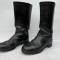 WH Paire de bottes troupe non cloutées cuir noir tiges courtes 