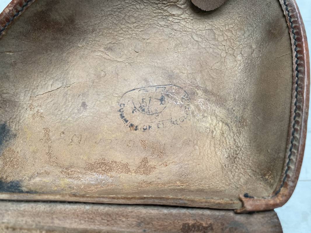Tire-Bottes Militaire Anglais Ancien – Cuir Et Métal – Équipement Campagne