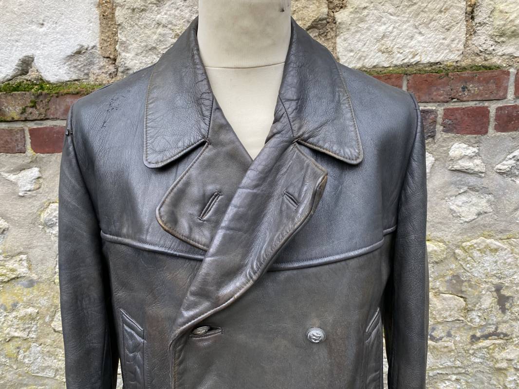 Lit capitonné 140 x 200 avec 4 tiroirs - Rembourré en cuir PU - Tête de