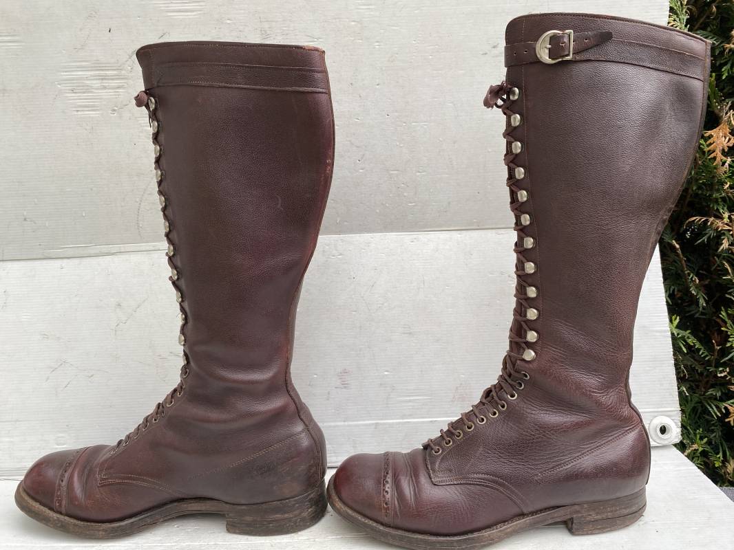 Paire de bottes officier a lacets cuir marron/ Rougeatre Type Colonial