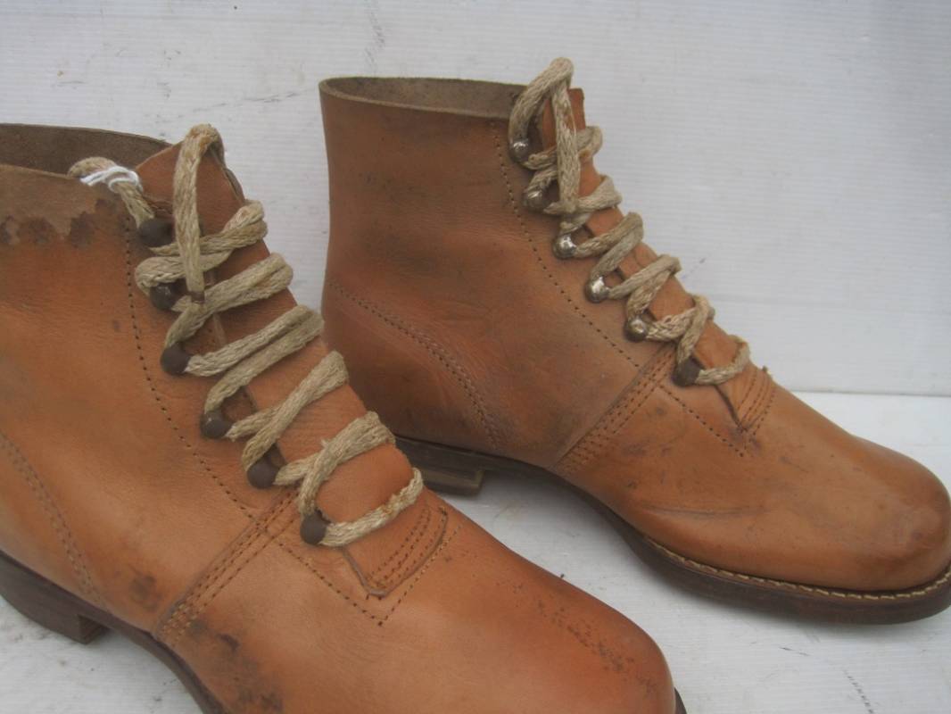Paire De Brodequins De Montagne Originaux Pour Poupée Bleuette - Période 1920-1930, France