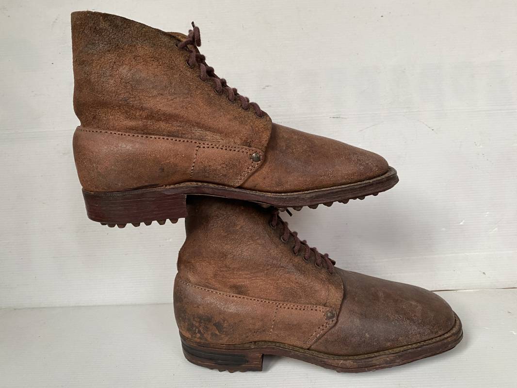 Brodequins Militaires En Cuir Noir BJA - Taille 43, Occasion En Très Bon état - Style Combat Robuste