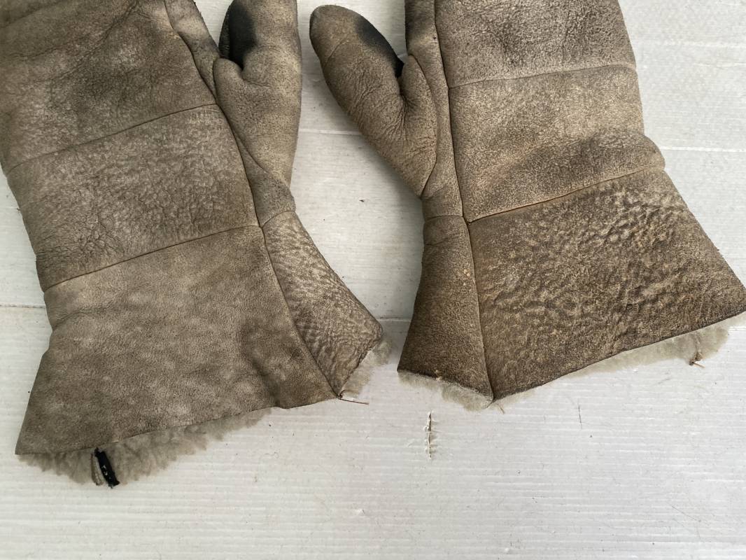 Paire de Gants fourrés mouton Haute montagne - Ventes d'antiquités