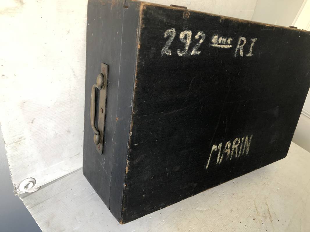 Valise en bois sculptée par un prisonnier de guerre | Bretagne Musées